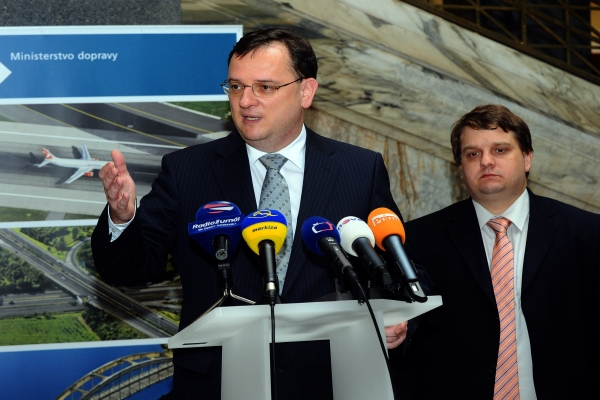 Premiér Nečas svolal jednání tripartity.