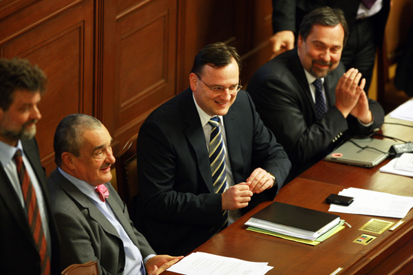 Nečas nadále počítá se stejným složením kabinetu. Nečas nadále počítá se stejným složením kabinetu.