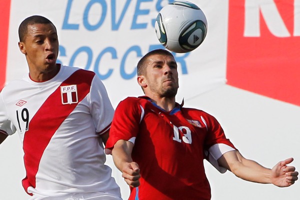 Jan Rezek (vpravo) v reprezentačním dresu na Kirin Cupu.