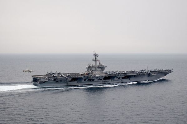 Američané pohřbili bin Ládina z letadlové lodi Carl Vinson.