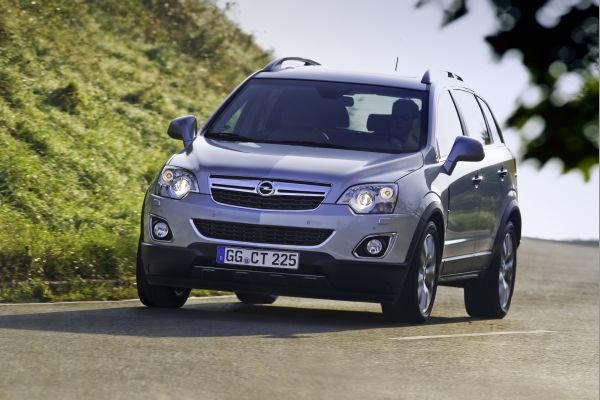 Opel Antara prošel změnou exteriéru, nová je čelní maska.