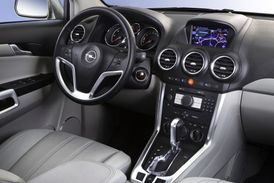 Přístrojová deska značku Opel nezapře.