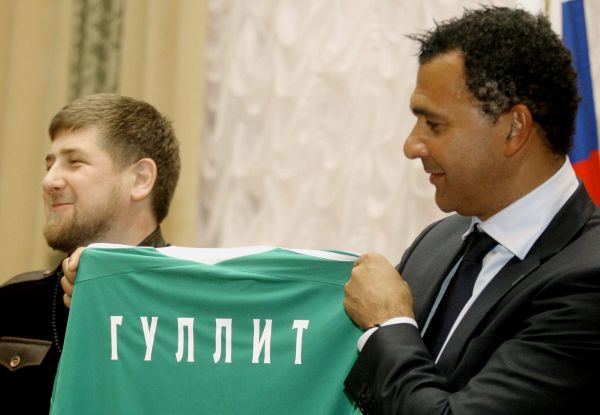To bylo slávy! Kadyrov s Gullitem a spousta úsměvů. To bylo slávy! Kadyrov s Gullitem a spousta úsměvů.