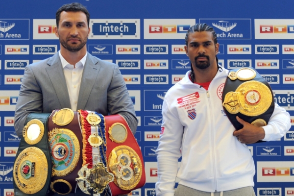 David Haye (vpravo) si v narážkách na Vladimira Klička (vlevo) libuje.