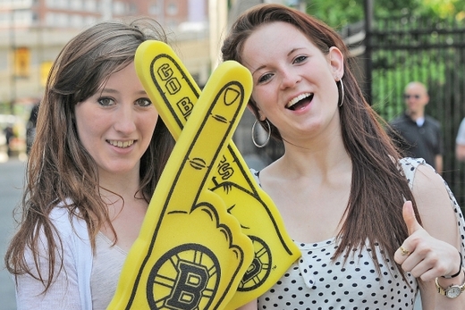 Fanynky Bostonu byly mnohem klidnější. Fanynky Bostonu byly mnohem klidnější.