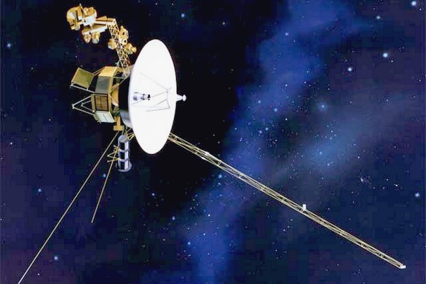 Voyager 1 je už 17,7 miliardy kilometrů daleko od Země. Voyager 1 je už 17,7 miliardy kilometrů daleko od Země.