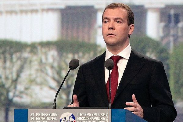 Skrytá kritika éry předchůdce. Skrytá kritika éry předchůdce.