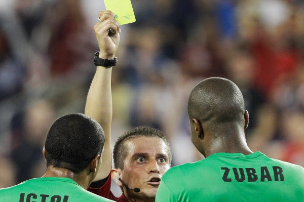Trest za úmyslné žluté karty bude přísnější, rozhodla UEFA. Trest za úmyslné žluté karty bude přísnější, rozhodla UEFA.