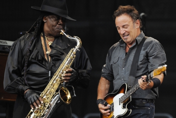 Saxofonista Clarence Clemons (vlevo) a Bruce Springsteen.