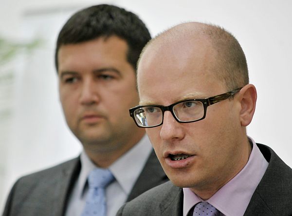 Předseda ČSSD Bohuslav Sobotka (vpravo).