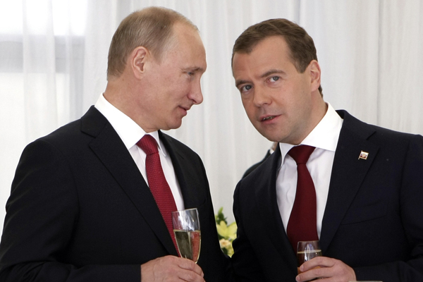 Medveděv nechce kandidovat proti Putinovi. Medveděv nechce kandidovat proti Putinovi.