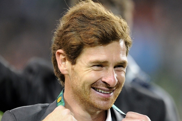 André Villas-Boas má prý namířeno z Porta do Chelsea. André Villas-Boas má prý namířeno z Porta do Chelsea.