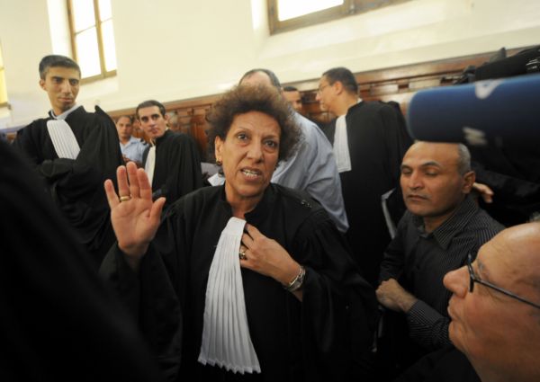 Právnička a bojovnice za lidská práva Radhia Nasraoui na soudním přelíčení. Právnička a bojovnice za lidská práva Radhia Nasraoui na soudním přelíčení.