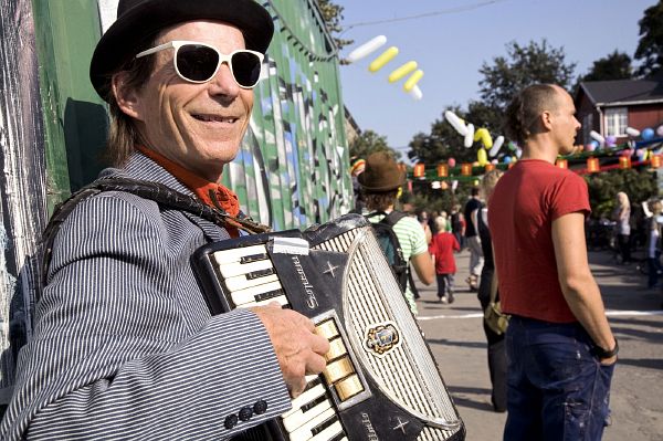 Christiania - oblíbený cíl také zahraničních návštěvníků Kodaně. Christiania - oblíbený cíl také zahraničních návštěvníků Kodaně.