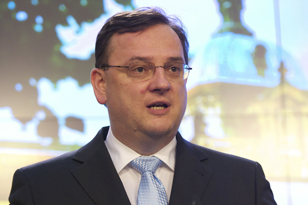 Jak dlouho ještě Petr Nečas udrží svůj kabinet na kapačkách? Jak dlouho ještě Petr Nečas udrží svůj kabinet na kapačkách?