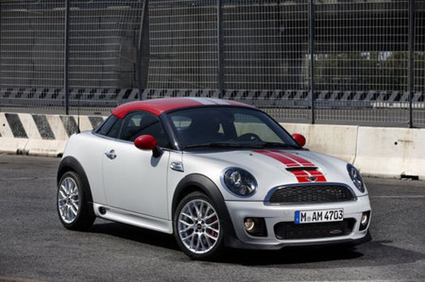 Mini Cooper jako dvoumístné kupé.