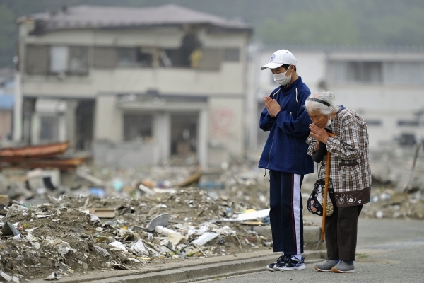 Japonsko se ještě nevzpamatovalo z ničivého březnového zemětřesení a tsunami. Japonsko se ještě nevzpamatovalo z ničivého březnového zemětřesení a tsunami.