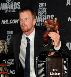 Daniel Sedin byl oceněn jako nejlepší hokejista ostatními hráči.