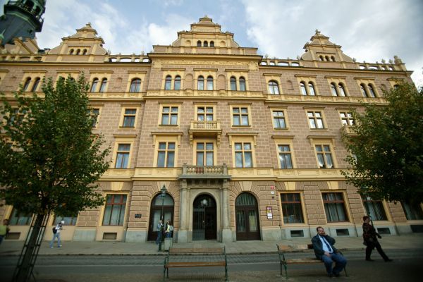 Na plzeňské právnické fakultě panuje nejistota. Na plzeňské právnické fakultě panuje nejistota.