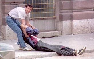 Oběť odstřelovače v Sarajevu (1993).