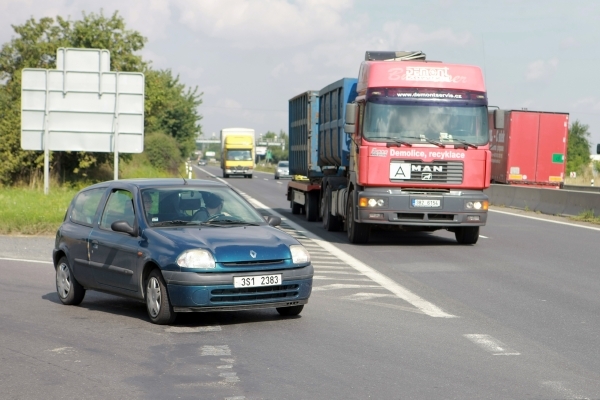 Češi měli autonehodu a jsou v nemocnici (ilustrační foto). Češi měli autonehodu a jsou v nemocnici (ilustrační foto).