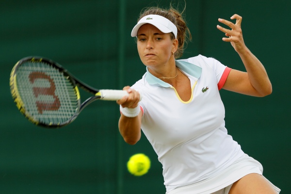 Petra Cetkovská napodobila svou jmenovkyni Kvitovou a jako druhá česká tenistka postoupila ve Wimbledonu do třetího kola. Petra Cetkovská napodobila svou jmenovkyni Kvitovou a jako druhá česká tenistka postoupila ve Wimbledonu do třetího kola.
