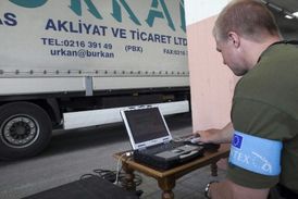 Frontex slouží jako posila a koordinace národních pohraničníků.