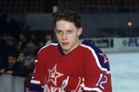 Ruská raketa Pavel Bure v dresu CSKA Moskva.