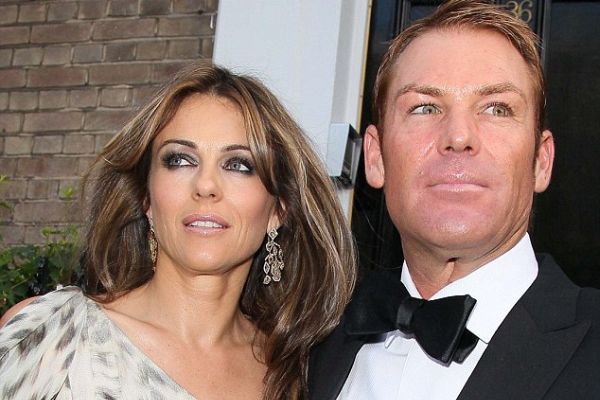 Liz Hurleyová a Shane Warne.