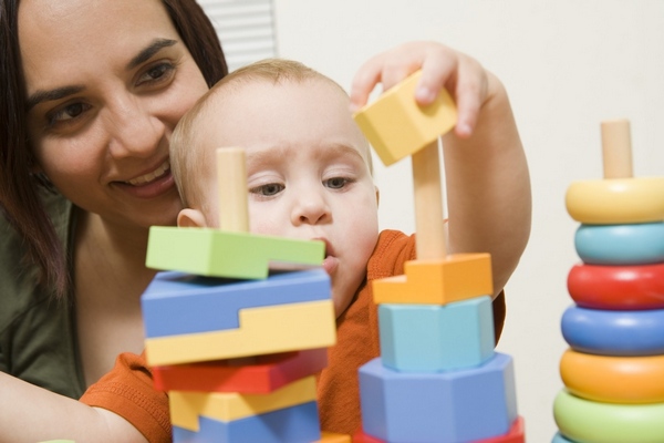 I velmi malé děti dovedou správně vyhodnotit, zda něco dělají špatně, nebo dostaly porouchanou hračku (ilustrační foto).