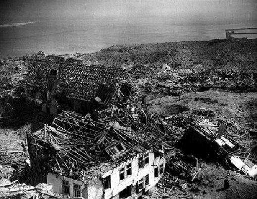 Ostrov rozbombardovaný Brity - stav roku 1947. Ostrov rozbombardovaný Brity - stav roku 1947.