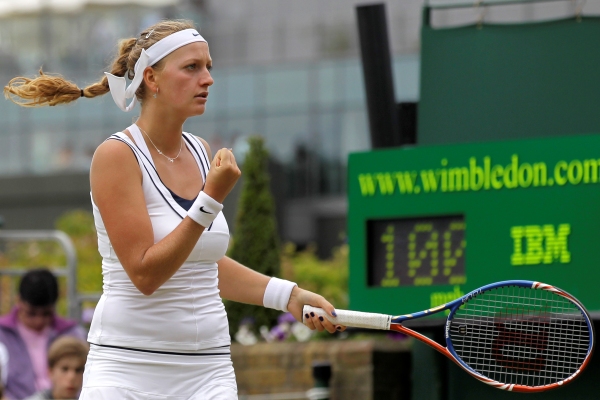 Petra Kvitová je ve Wimbledonu už ve čtvrtfinále. Petra Kvitová je ve Wimbledonu už ve čtvrtfinále.