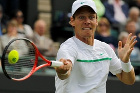 Tomáš Berdych skončil ve Wimbledonu v osmifinále.