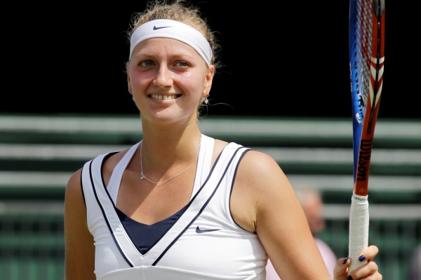 Petra Kvitová postoupila do čtvrfinále Wimbledonu.