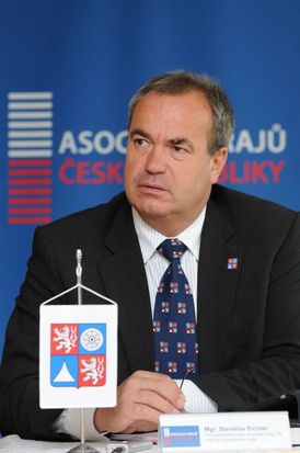 Hejtman libereckého kraje Stanislav Eichler nevidí na vyplácení odstupného v krajské nemocnici nic divného.