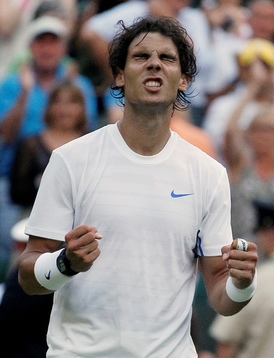 Nadalovo setrvání na Wimbledonu je zatím nejisté.