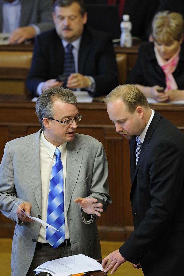 Poslanci Marek Benda (ODS) a Jeroným Tejc (ČSSD). Poslanci Marek Benda (ODS) a Jeroným Tejc (ČSSD).