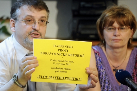 Prezident Svazu pacientů ČR Luboš Olejár a předsedkyně OS zdravotnictví a sociální péče ČR Dagmar Žitníková. Prezident Svazu pacientů ČR Luboš Olejár a předsedkyně OS zdravotnictví a sociální péče ČR Dagmar Žitníková.