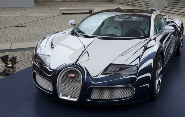 Luxusní Bugatti v Berlíně.