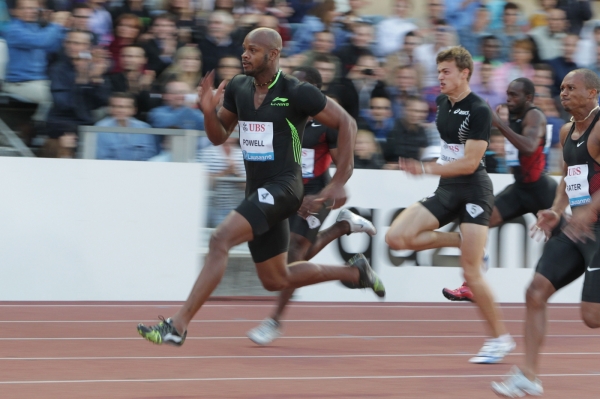 Asafa Powell zaběhl nejrychlejší stovku letošní sezony. Asafa Powell zaběhl nejrychlejší stovku letošní sezony.