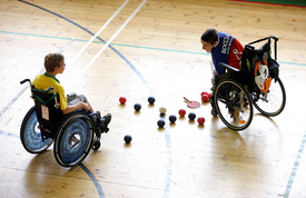 Boccia, hru na způsob petanque můžou hrát i ti nejvážněji postižení.