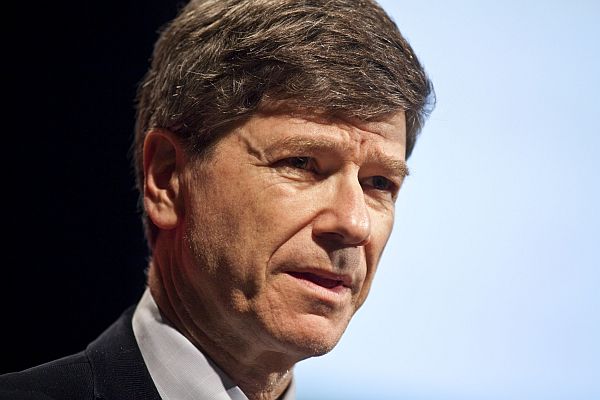 Ekonom Jeffrey Sachs se nebojí bankrotu Řecka.