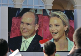 Obřad mohli lidé sledovat na velkoplošných obrazovkách.