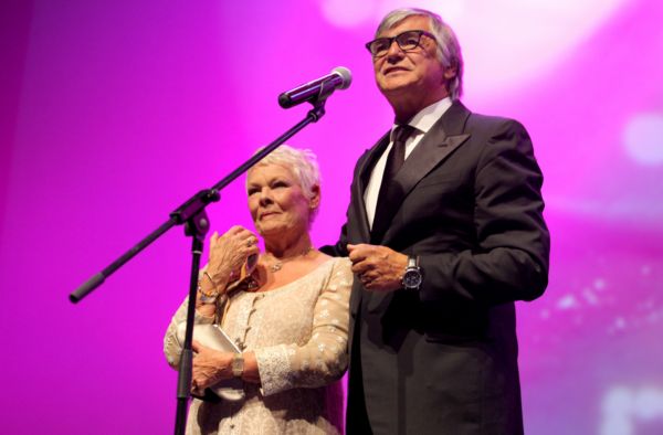 Judith Dench, hvězda letošního festivalu, společně s Jiřím Bartoškou. Judith Dench, hvězda letošního festivalu, společně s Jiřím Bartoškou.