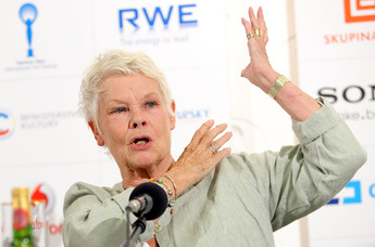 Judi Dench na sobotní tiskové konferenci v hotelu Thermal.