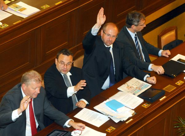 O reformách budou poslanci znovu jednat v polovině července (ilustrační foto). O reformách budou poslanci znovu jednat v polovině července (ilustrační foto).