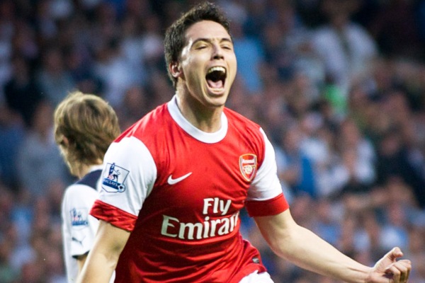 Záložník Samir Nasri z Arsenalu.