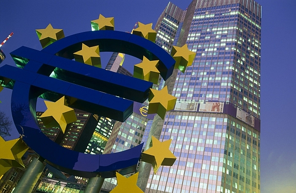 Evropská centrální banka bude dál půjčovat řeckým bankám oproti státním dluhopisům.
