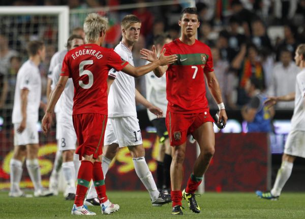 Cristiano Ronaldo a jeho novyý spoluhráč, Fabio Coentrao. 