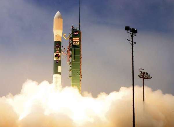 Start americké balistické rakety ze základny Vanguard. Start americké balistické rakety ze základny Vanguard.